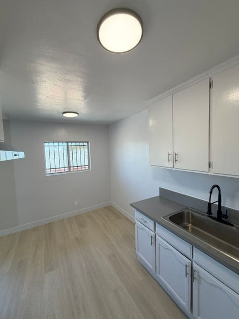 Los Angeles Apartment: 600 W. 93rd Street