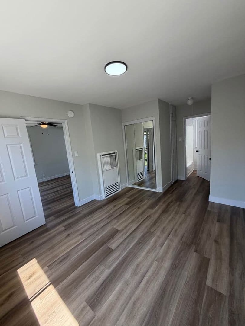 Los Angeles Apartment: 6717 S. Brynhurst Avenue
