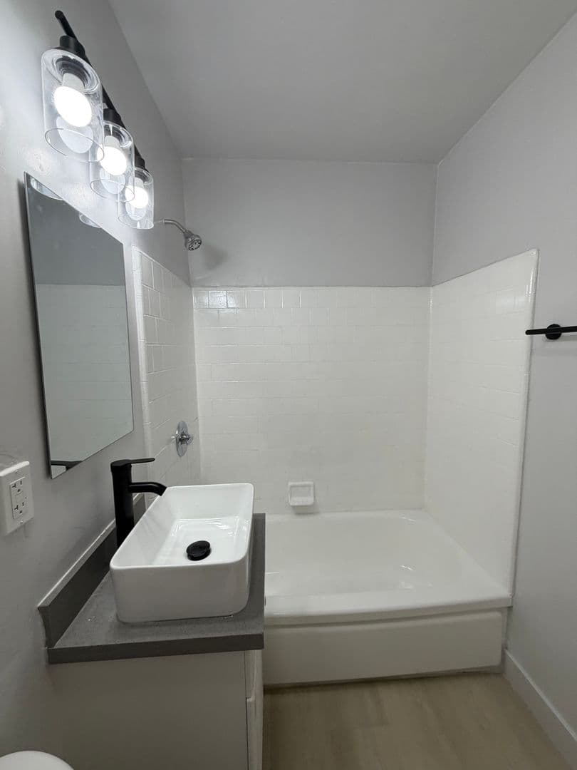 Los Angeles Apartment: 609 W. 94th Street