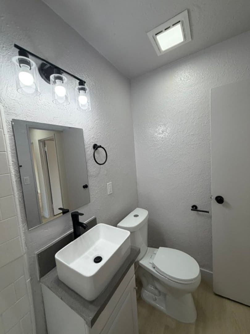 Los Angeles Apartment: 600 W. 93rd Street