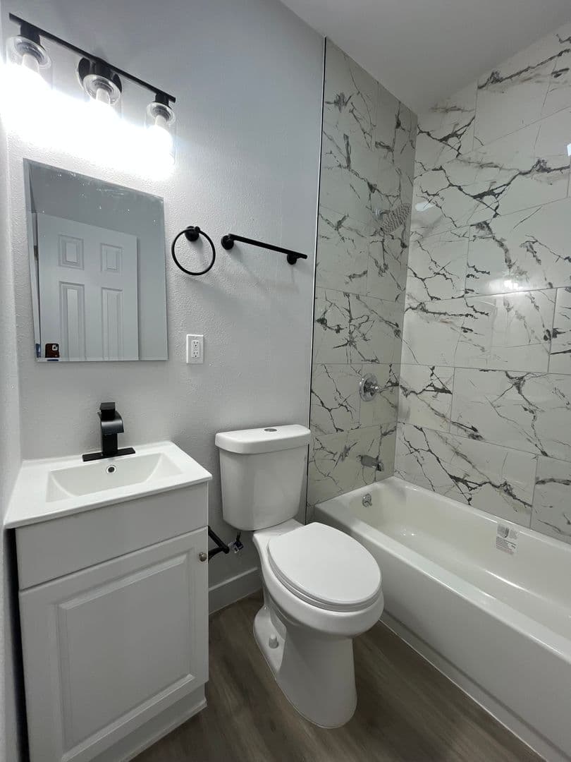 Los Angeles Apartment: 611 W. 46th Street