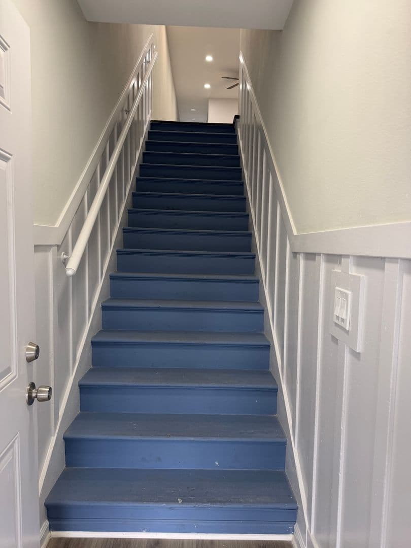 Los Angeles Apartment: 611 W. 46th Street