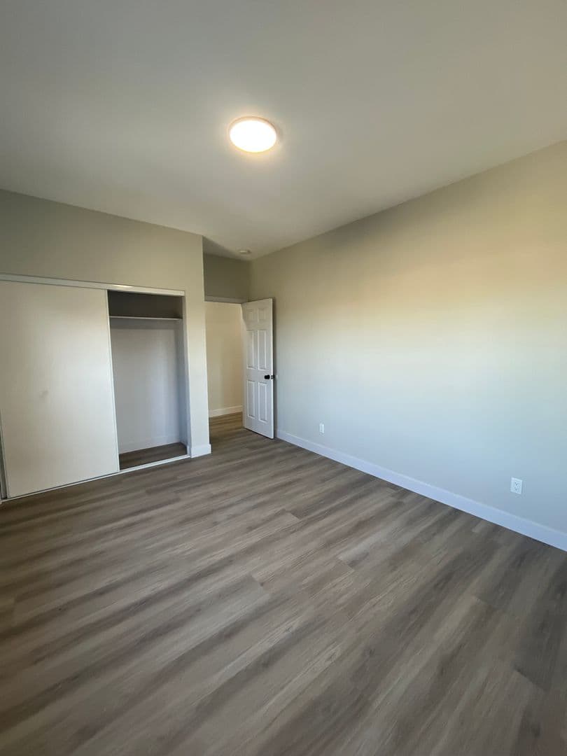 Los Angeles Apartment: 611 W. 46th Street