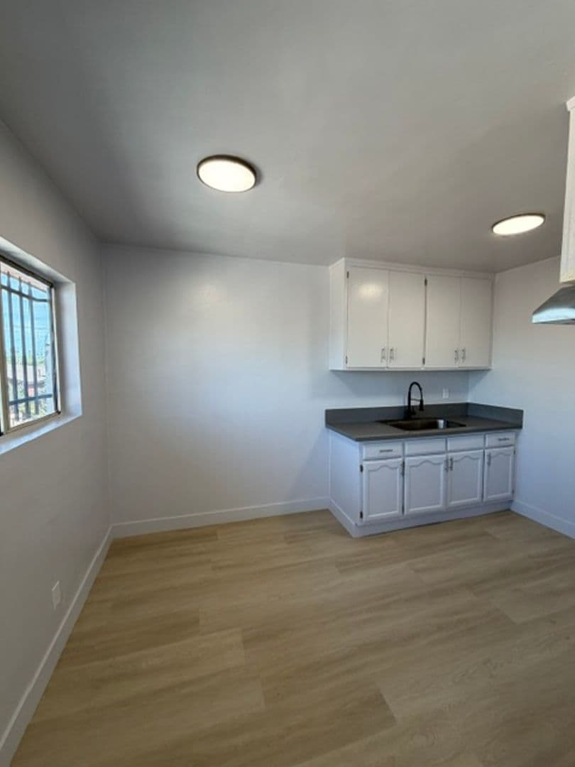 Los Angeles Apartment: 600 W. 93rd Street