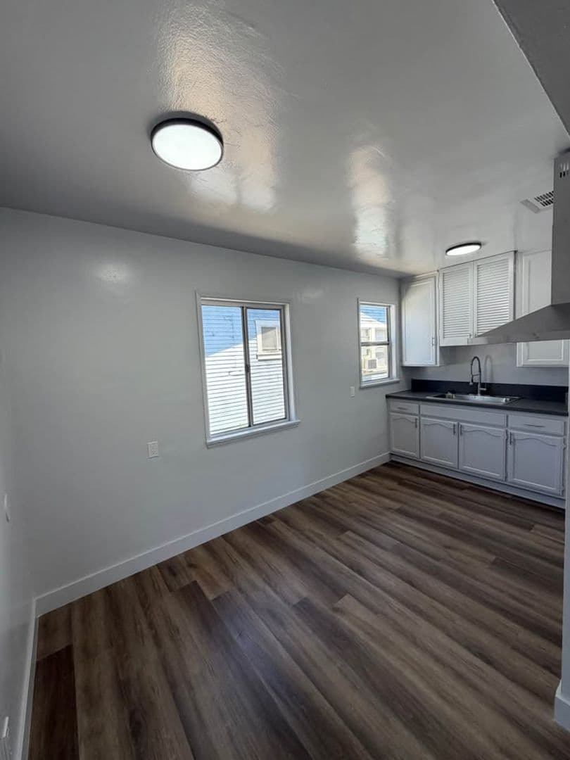 Los Angeles Apartment: 6717 S. Brynhurst Avenue