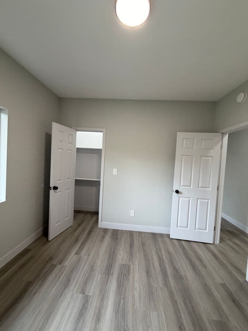 Los Angeles Apartment: 611 W. 46th Street