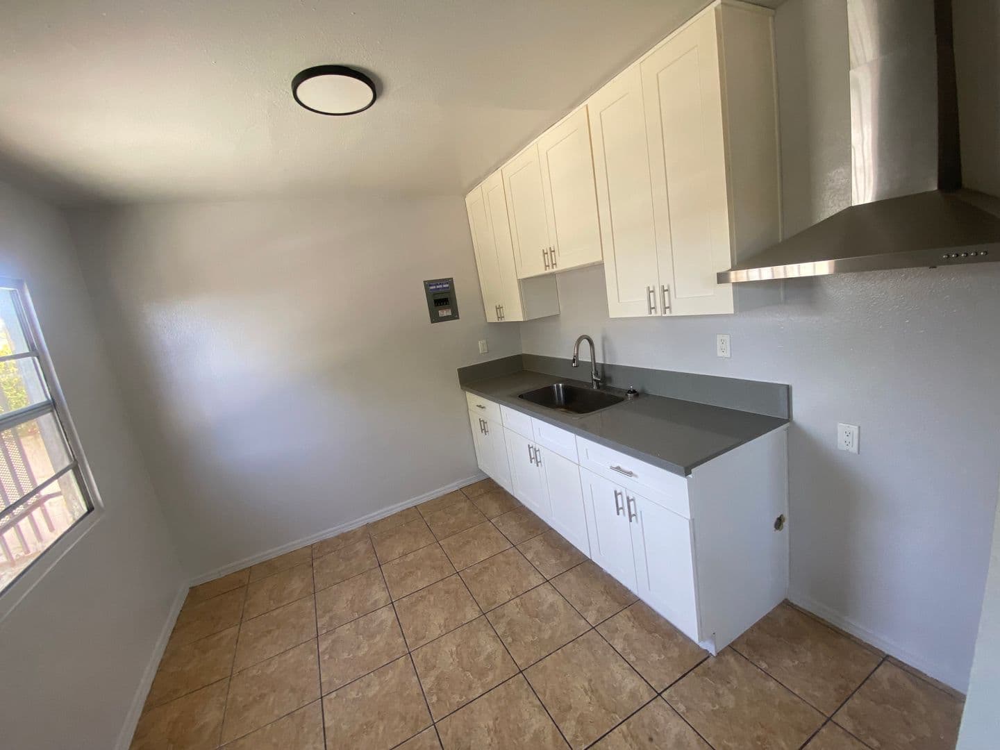 Los Angeles Apartment: 1338 W. 57th Street