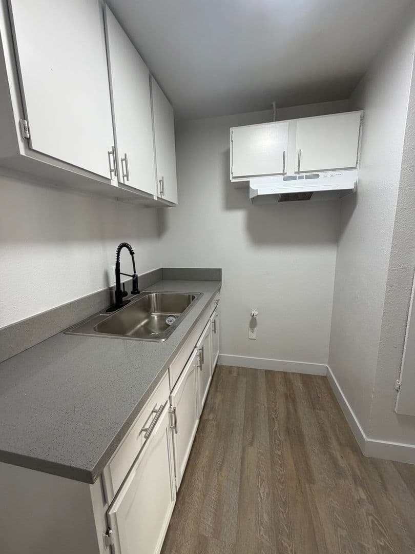 Los Angeles Apartment: 5955 S. Main Street