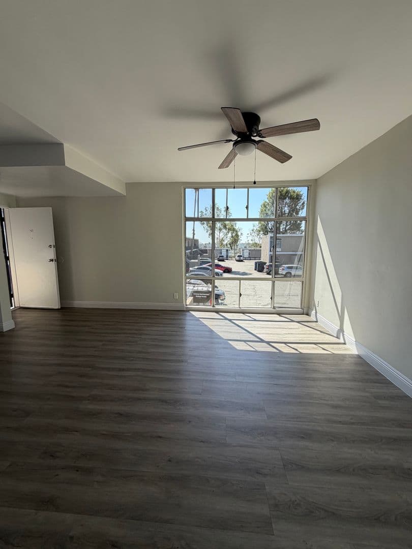 Los Angeles Apartment: 3800 W. 27th Street