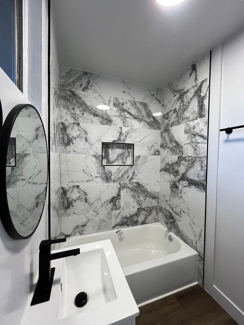 Los Angeles Apartment: 3800 W. 27th Street