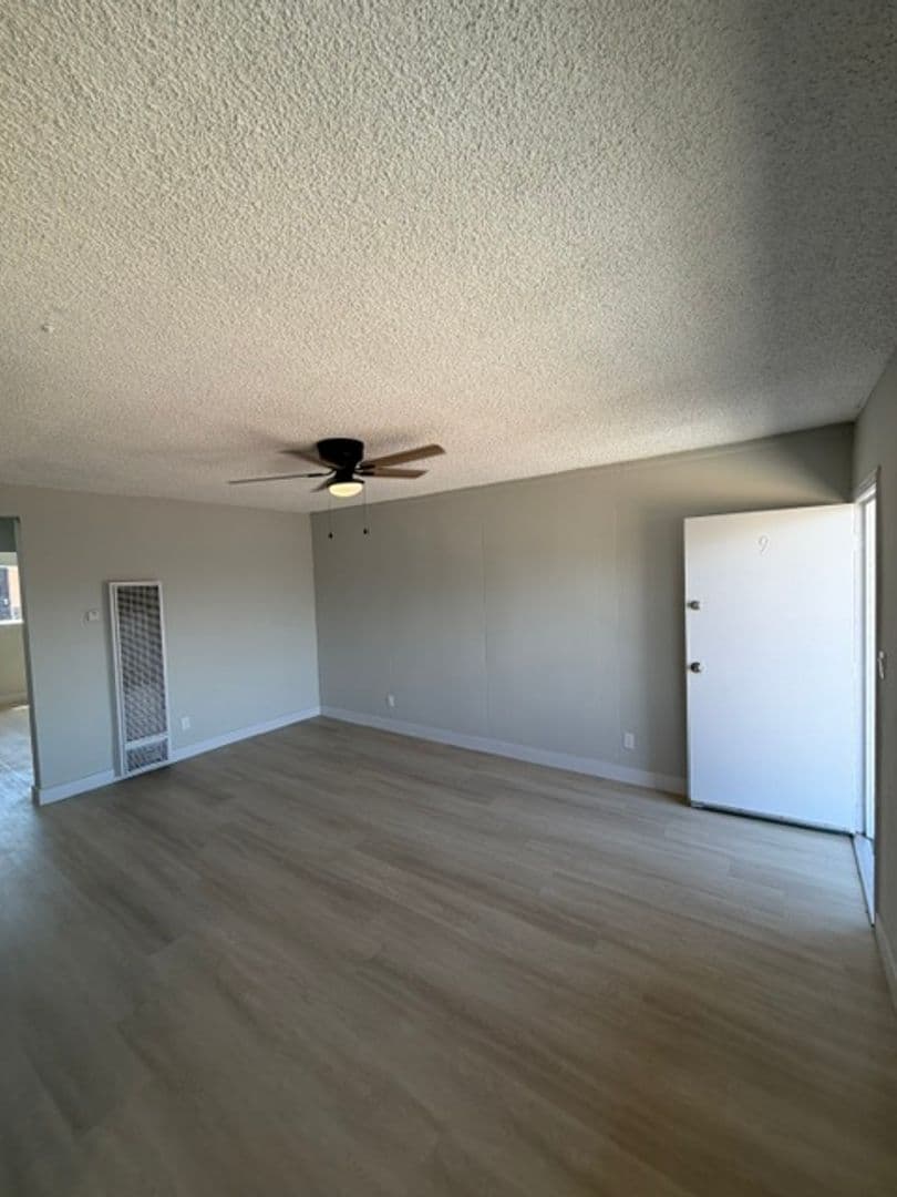 Los Angeles Apartment: 600 W. 93rd Street