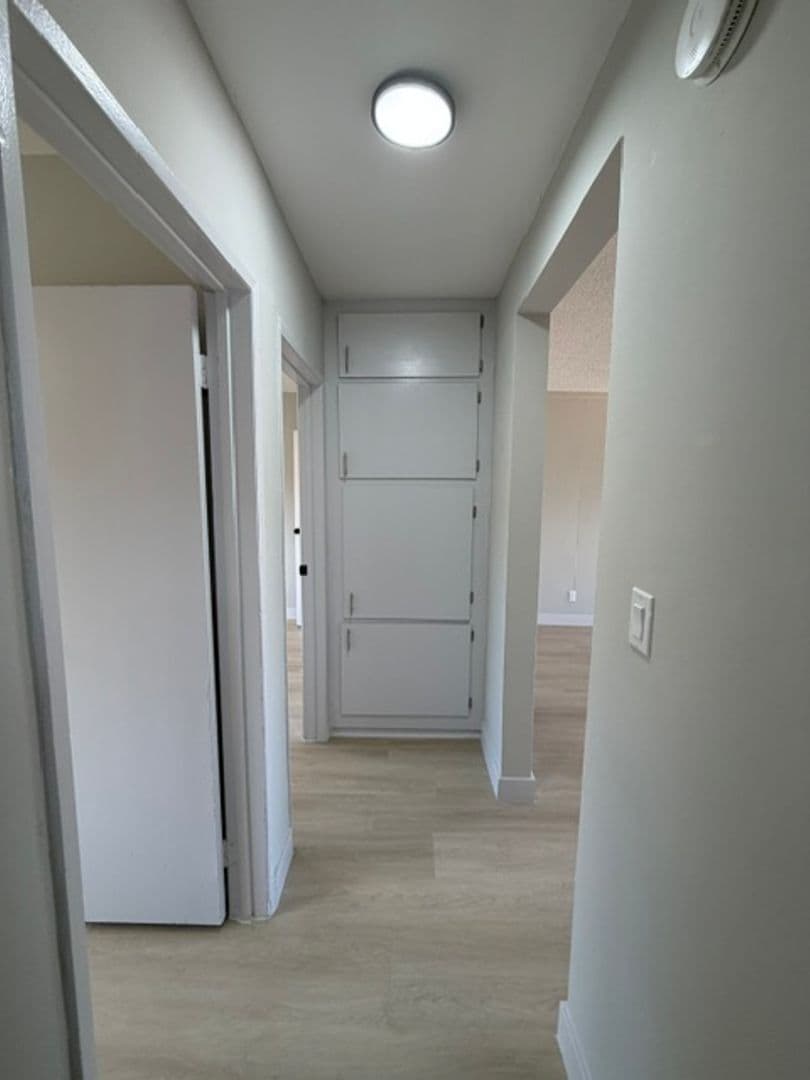 Los Angeles Apartment: 600 W. 93rd Street