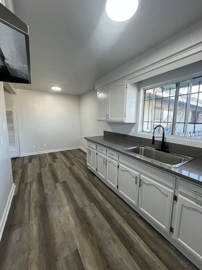 Los Angeles Apartment: 1324 W. 93rd Street