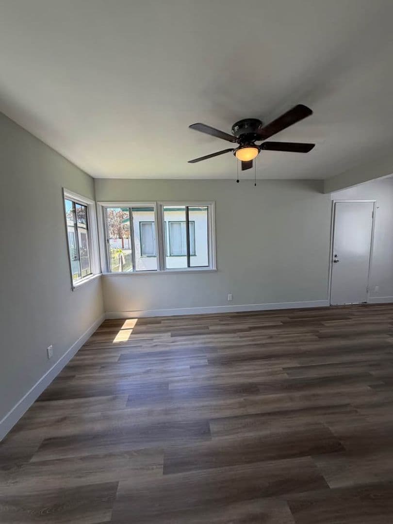 Los Angeles Apartment: 6717 S. Brynhurst Avenue