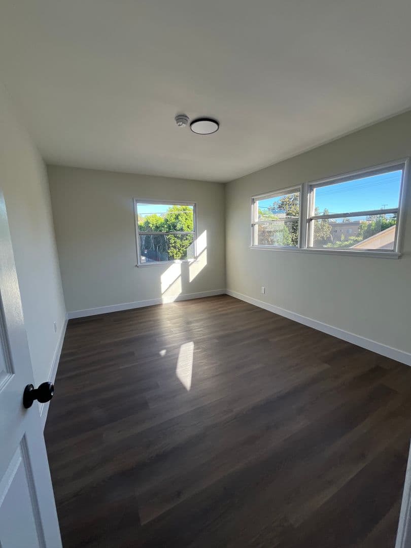 Los Angeles Apartment: 3965 S. Normandie Avenue