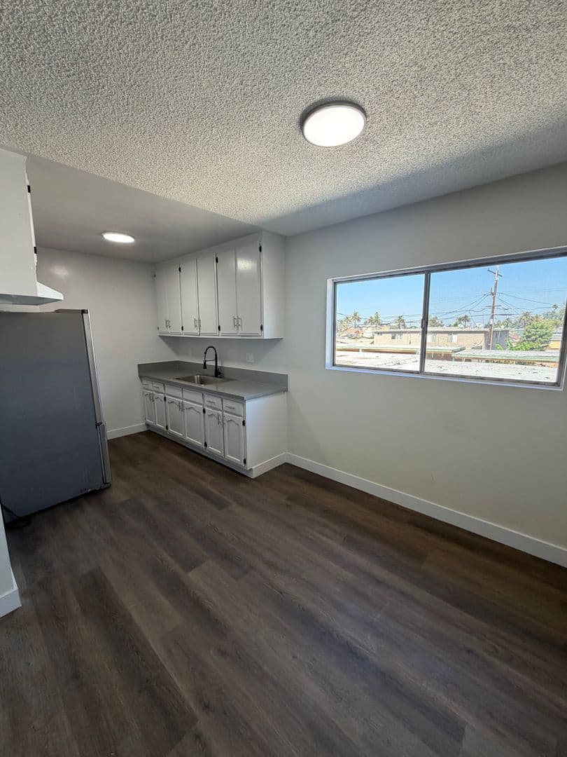 Los Angeles Apartment: 1437 W. 105th Street