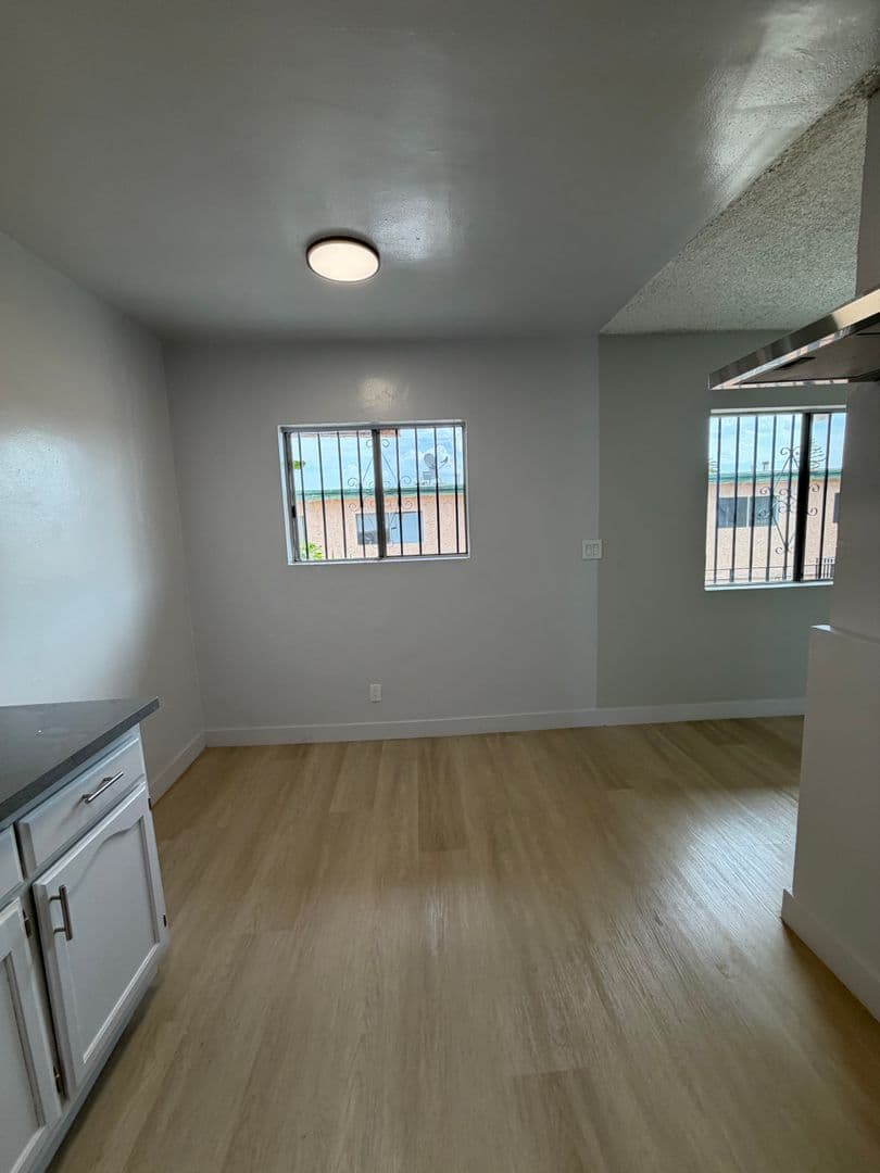 Los Angeles Apartment: 609 W. 94th Street