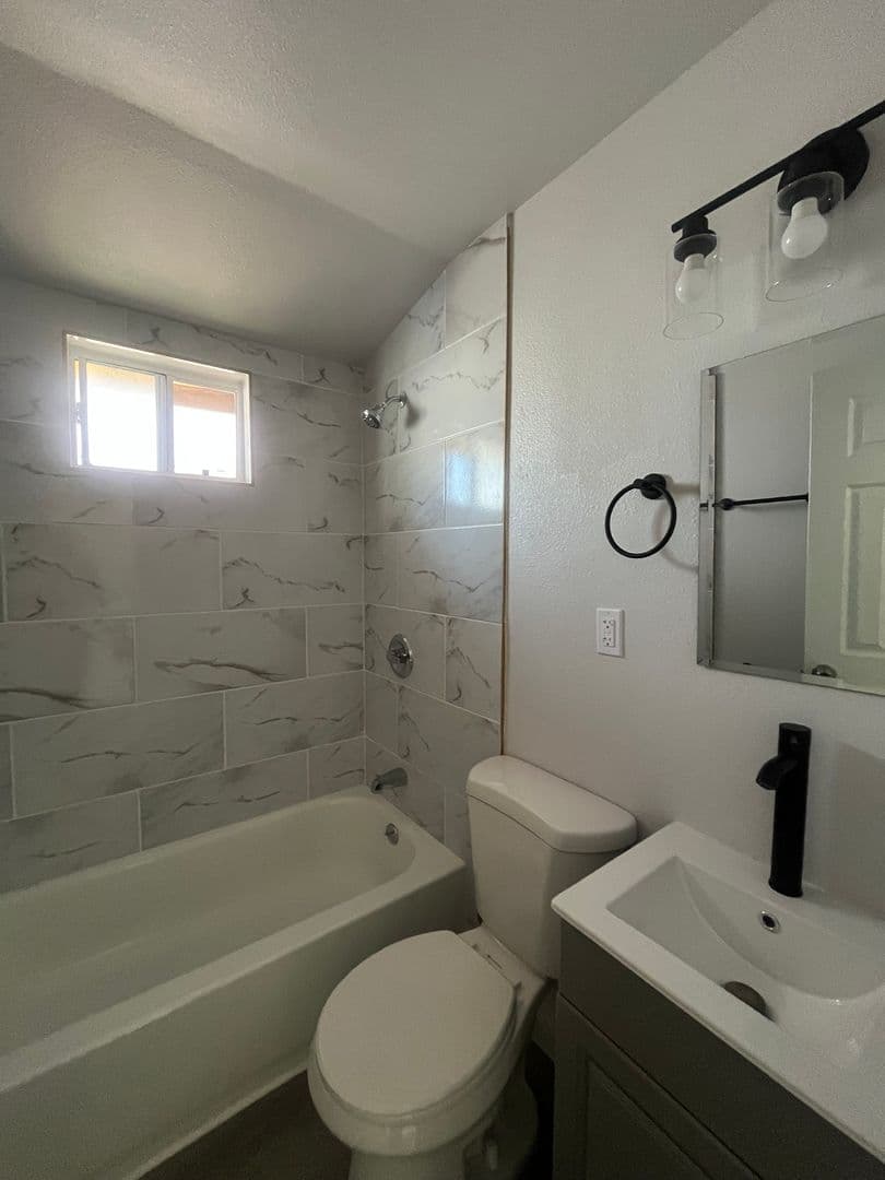Los Angeles Apartment: 1043 W. 95th Street