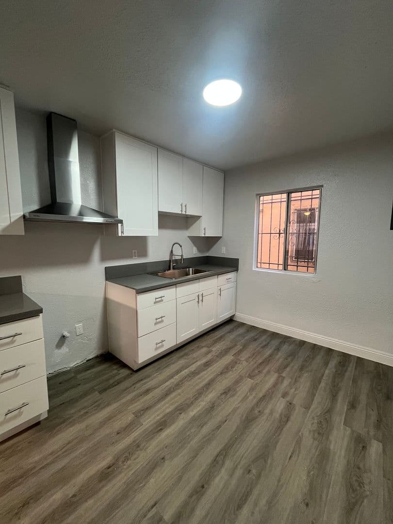 Los Angeles Apartment: 7402 S. Hoover Street