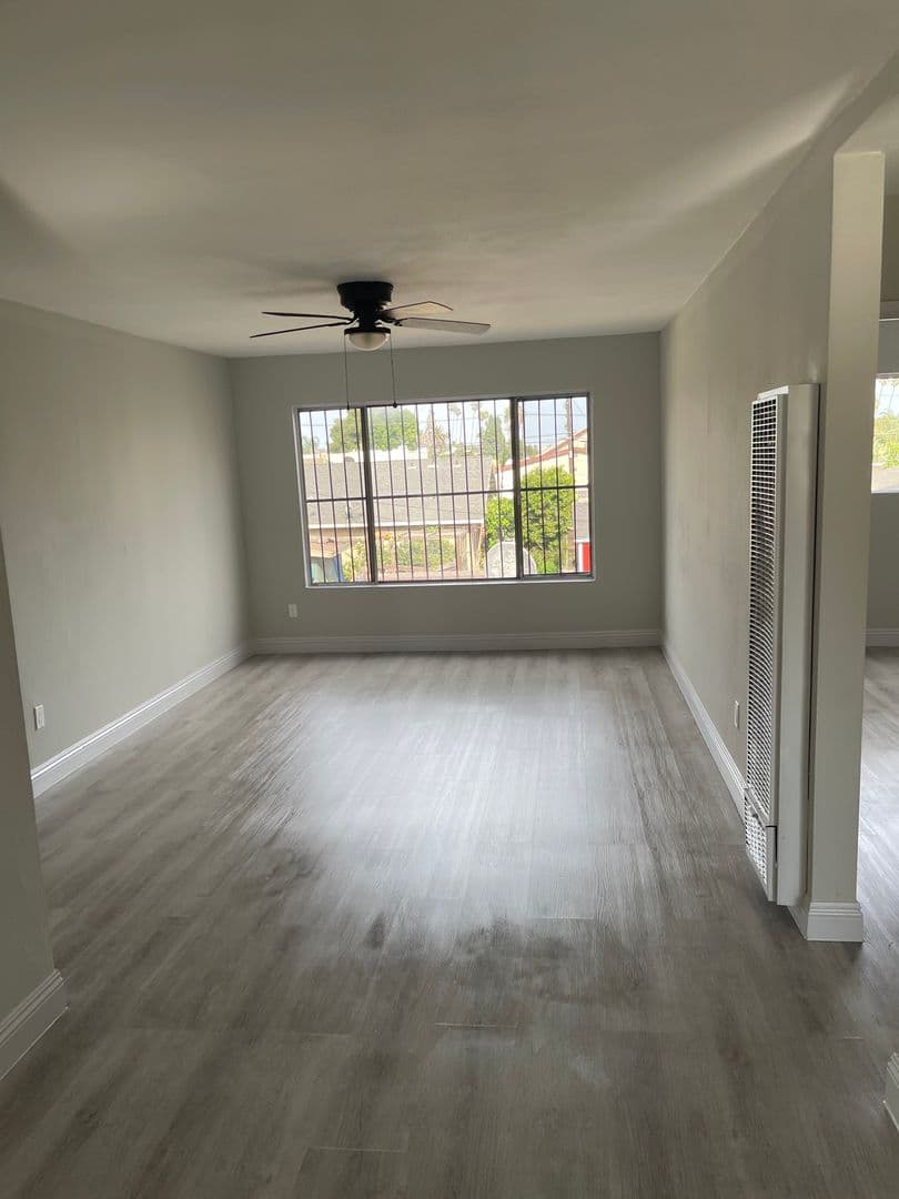 Los Angeles Apartment: 832 W. 81st Street