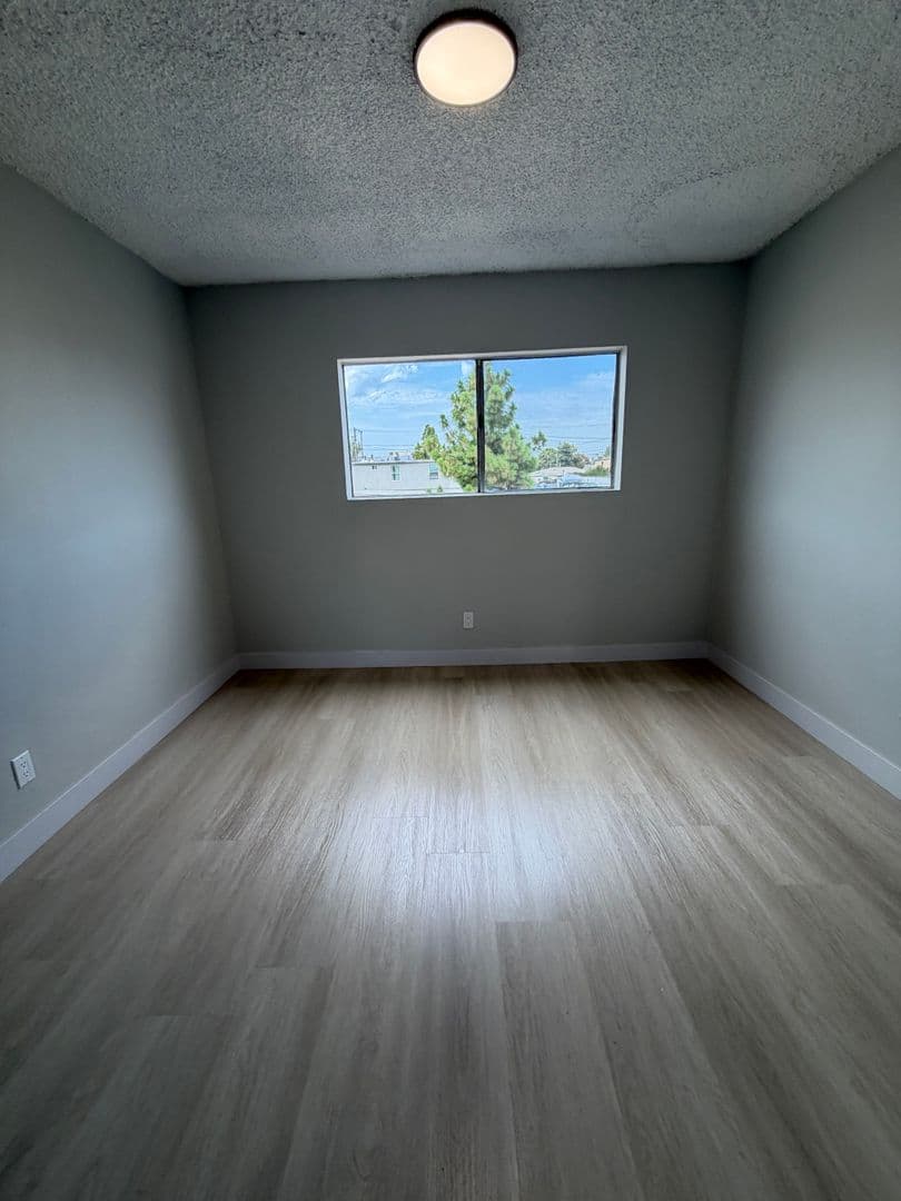 Los Angeles Apartment: 609 W. 94th Street