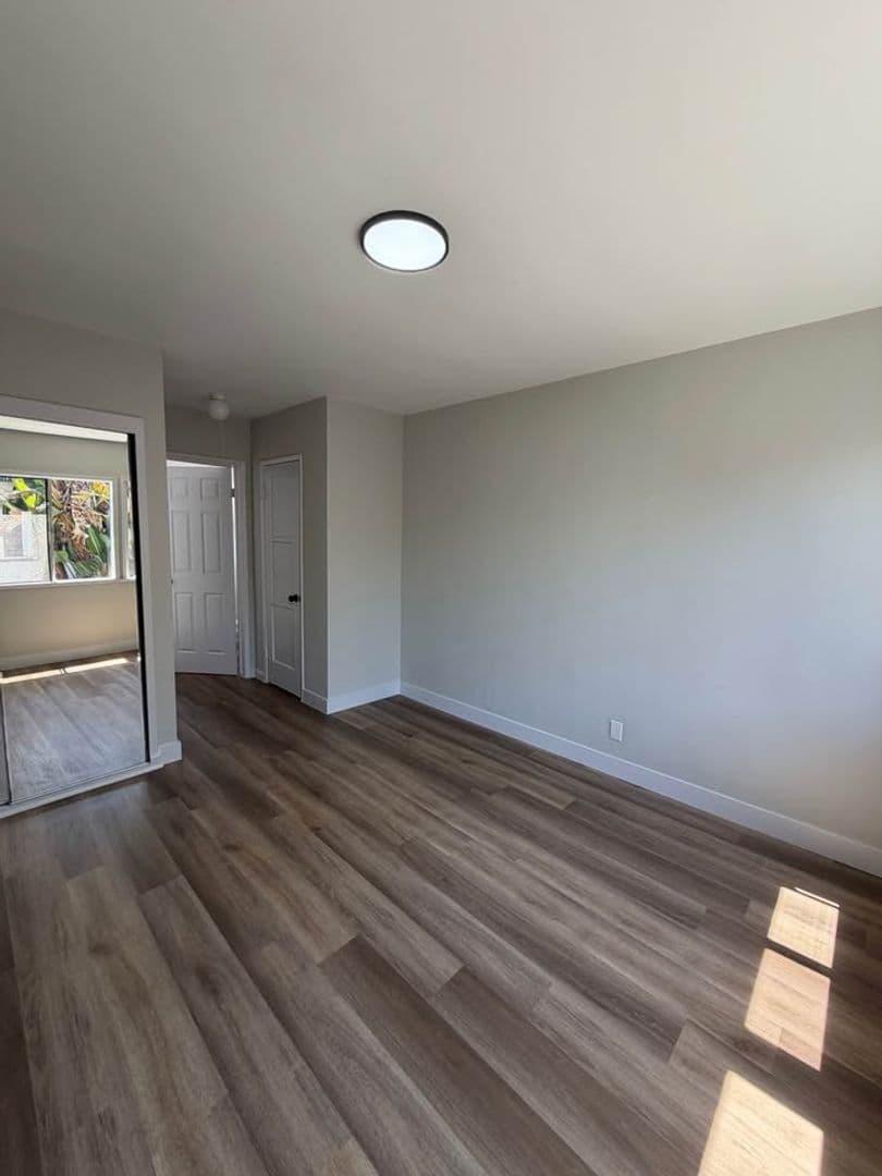 Los Angeles Apartment: 6717 S. Brynhurst Avenue