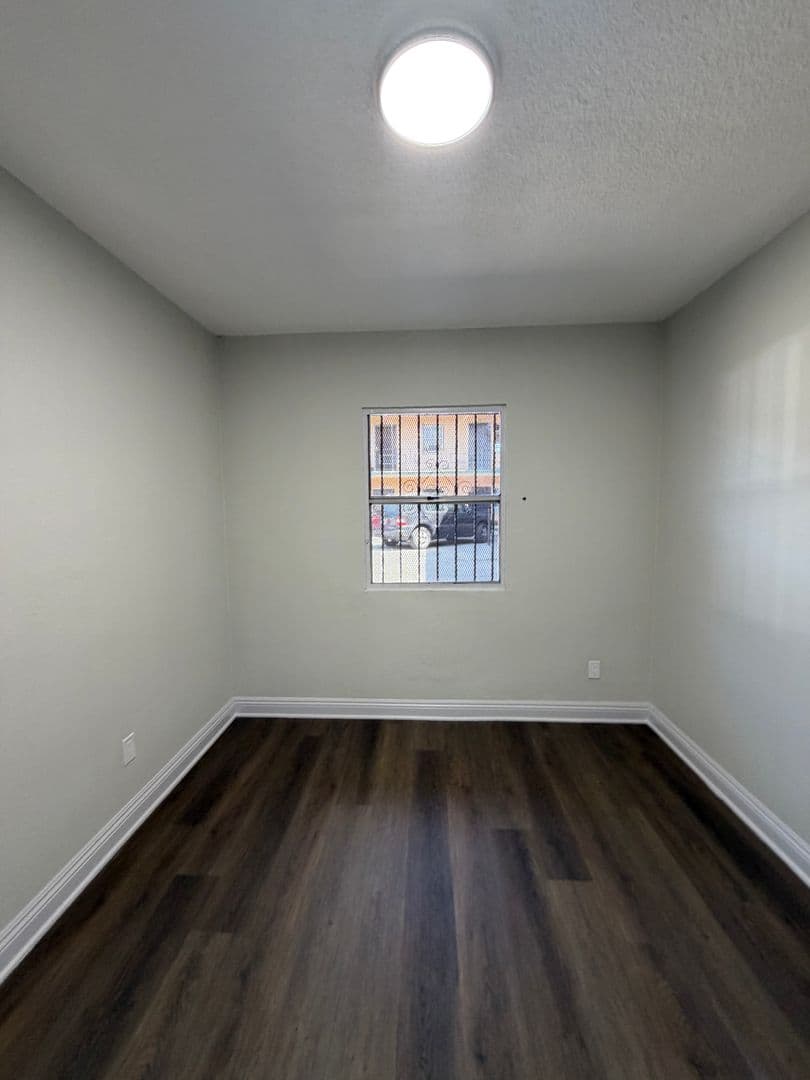 Los Angeles Apartment: 1338 W. 57th Street