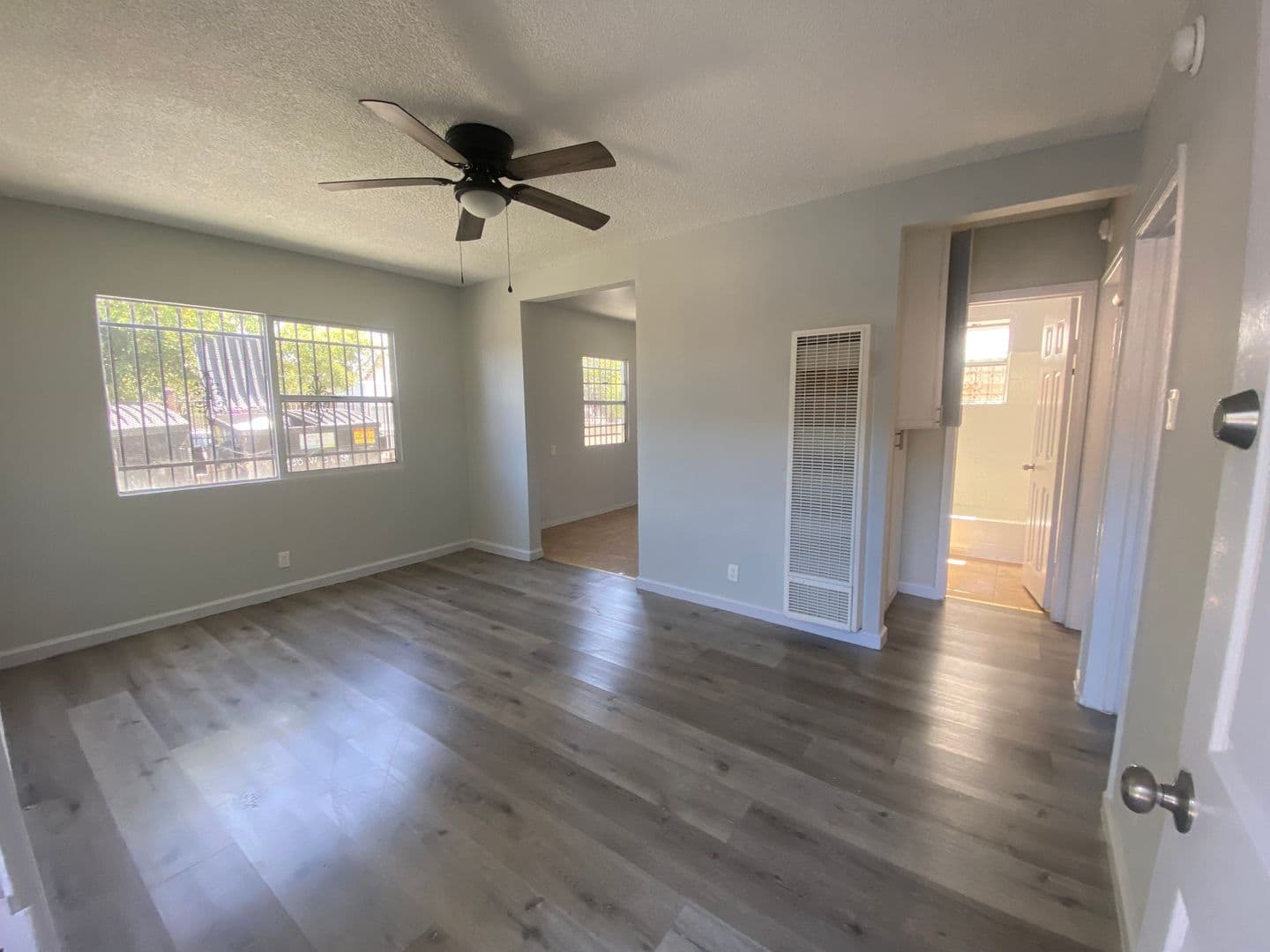 Los Angeles Apartment: 1338 W. 57th Street
