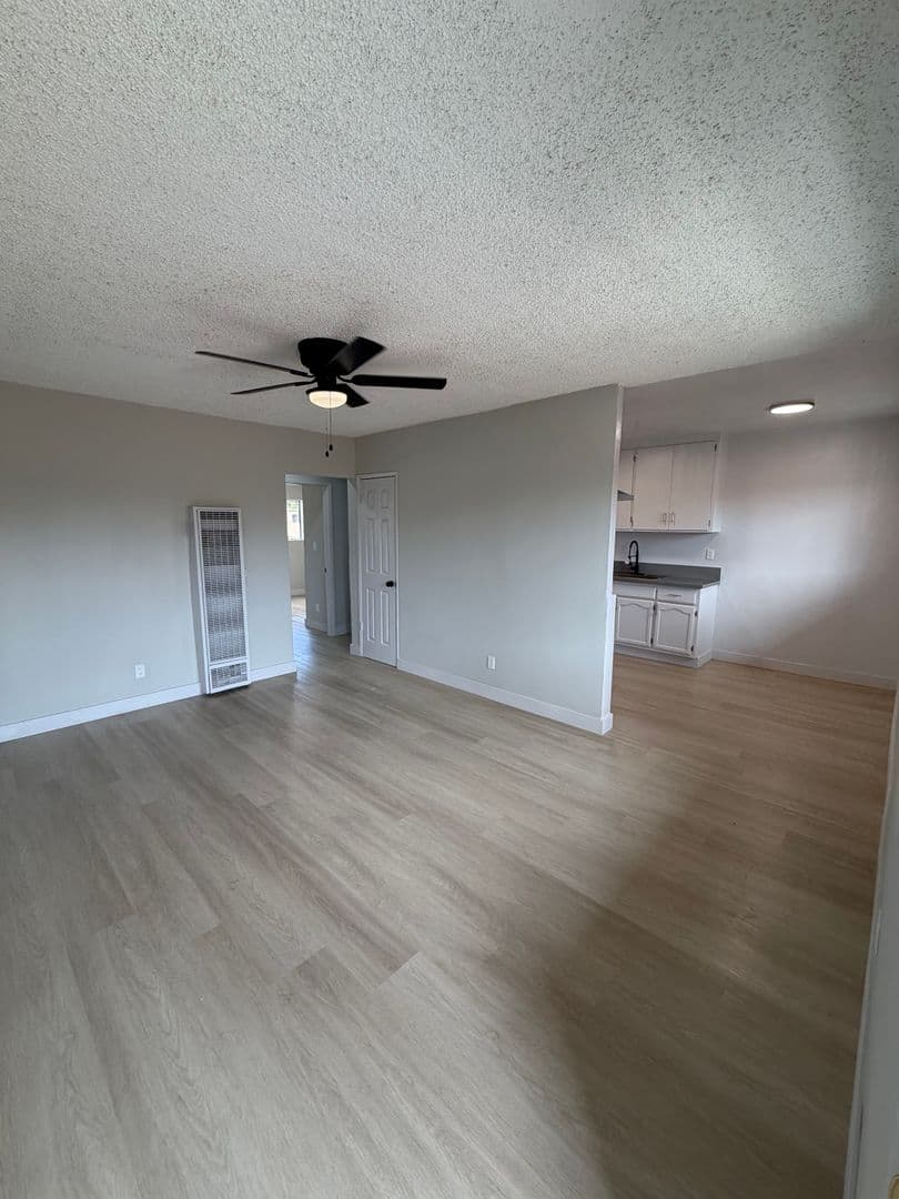 Los Angeles Apartment: 609 W. 94th Street