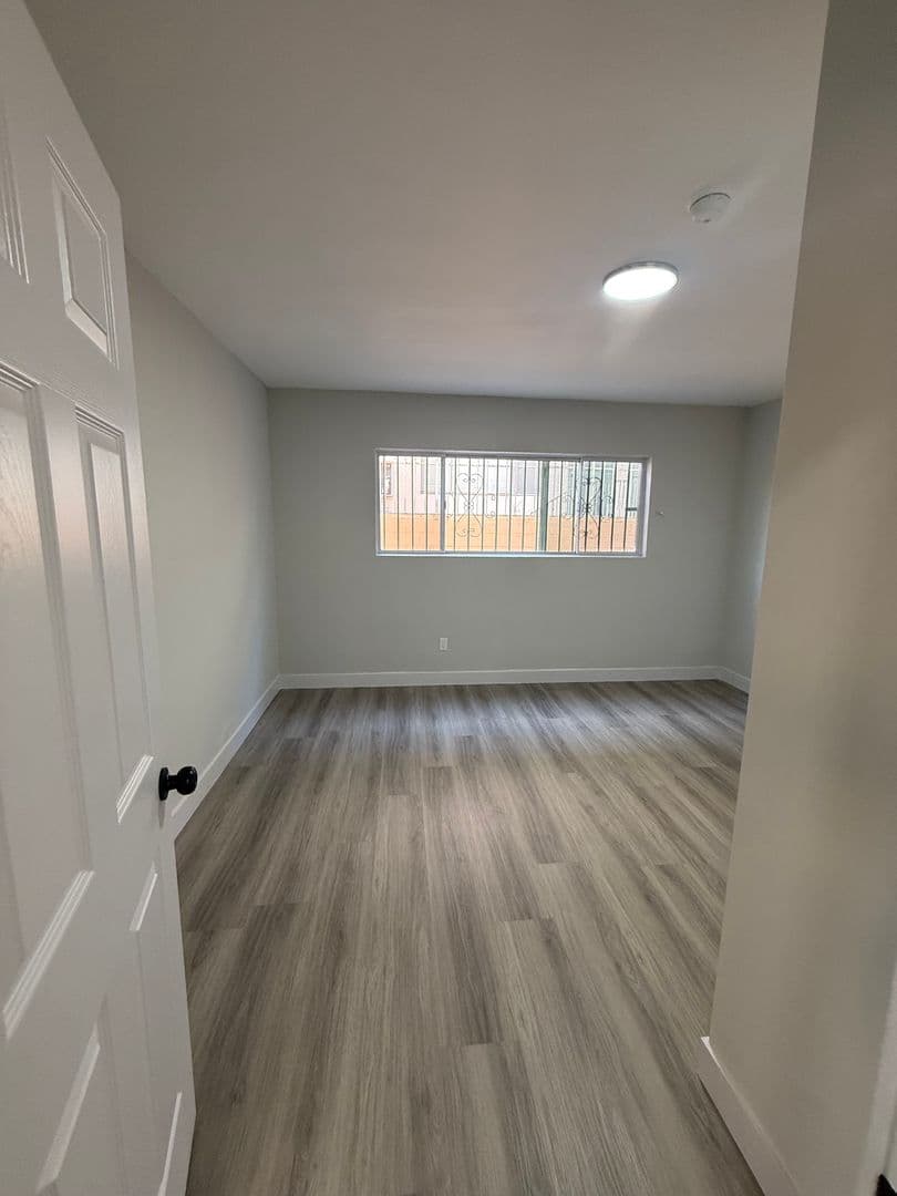 Los Angeles Apartment: 1443 W. 105th Street