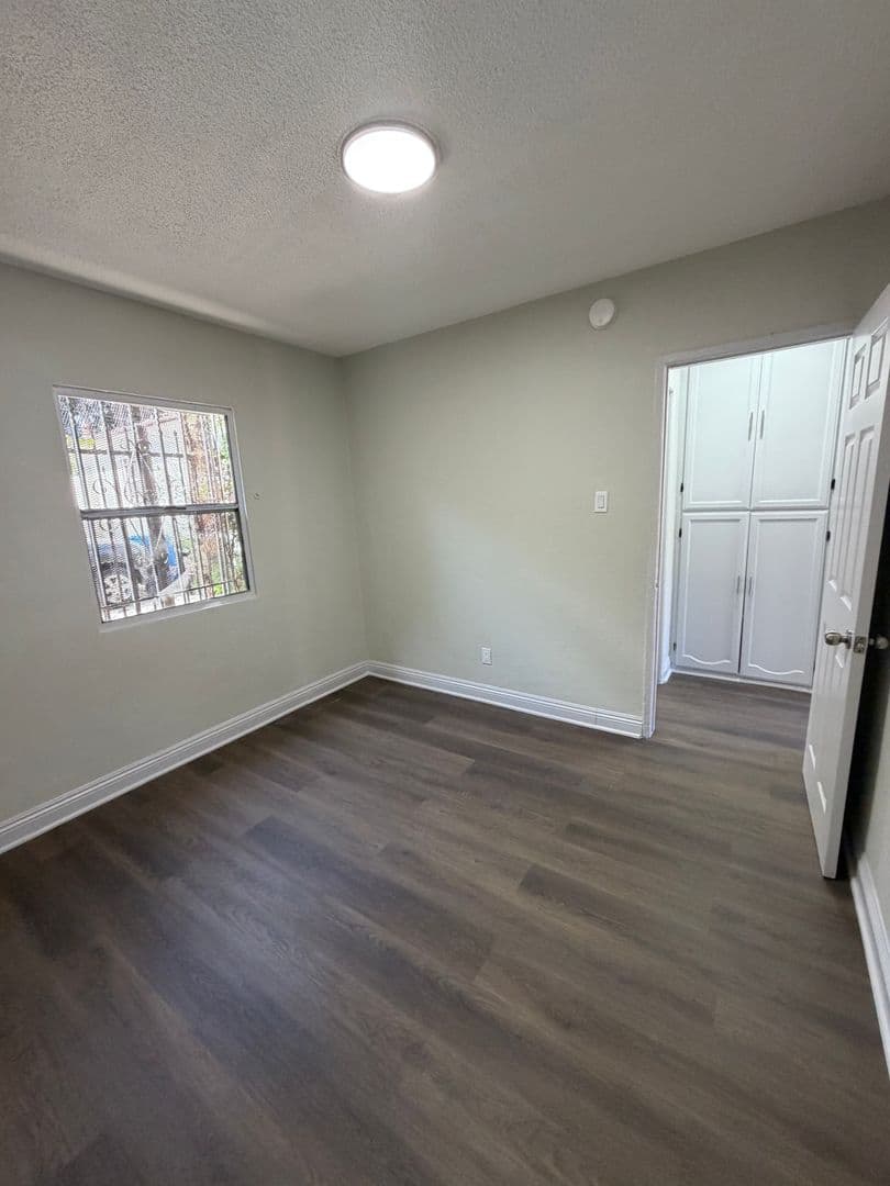 Los Angeles Apartment: 1338 W. 57th Street