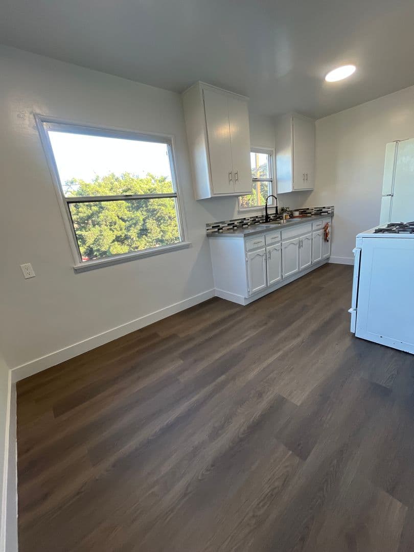 Los Angeles Apartment: 3965 S. Normandie Avenue