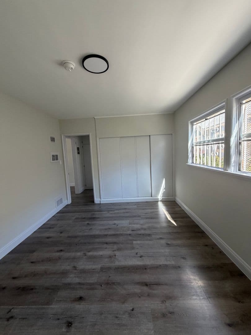 Los Angeles Apartment: 3965 S. Normandie Avenue