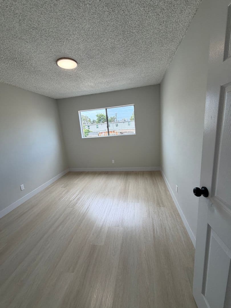 Los Angeles Apartment: 609 W. 94th Street