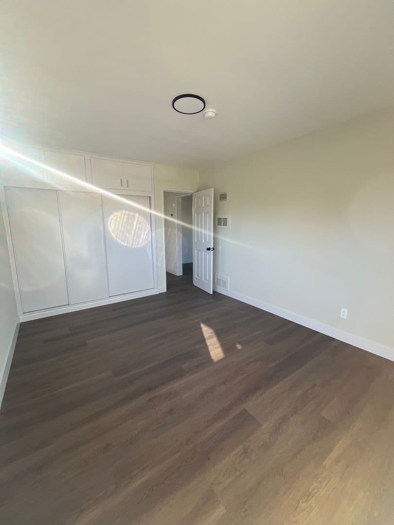 Los Angeles Apartment: 3965 S. Normandie Avenue