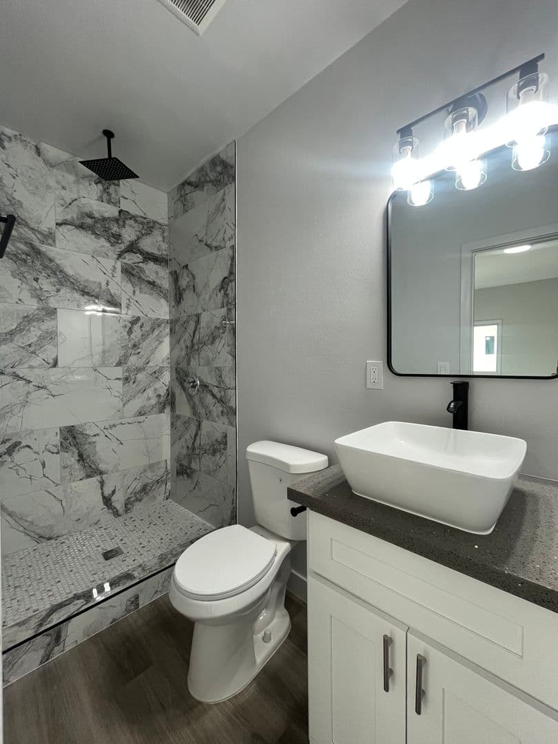 Los Angeles Apartment: 611 W. 46th Street