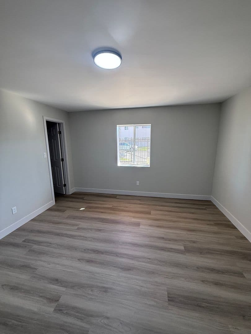 Los Angeles Apartment: 1443 W. 105th Street