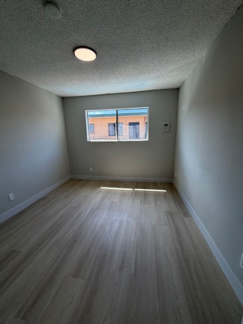 Los Angeles Apartment: 600 W. 93rd Street