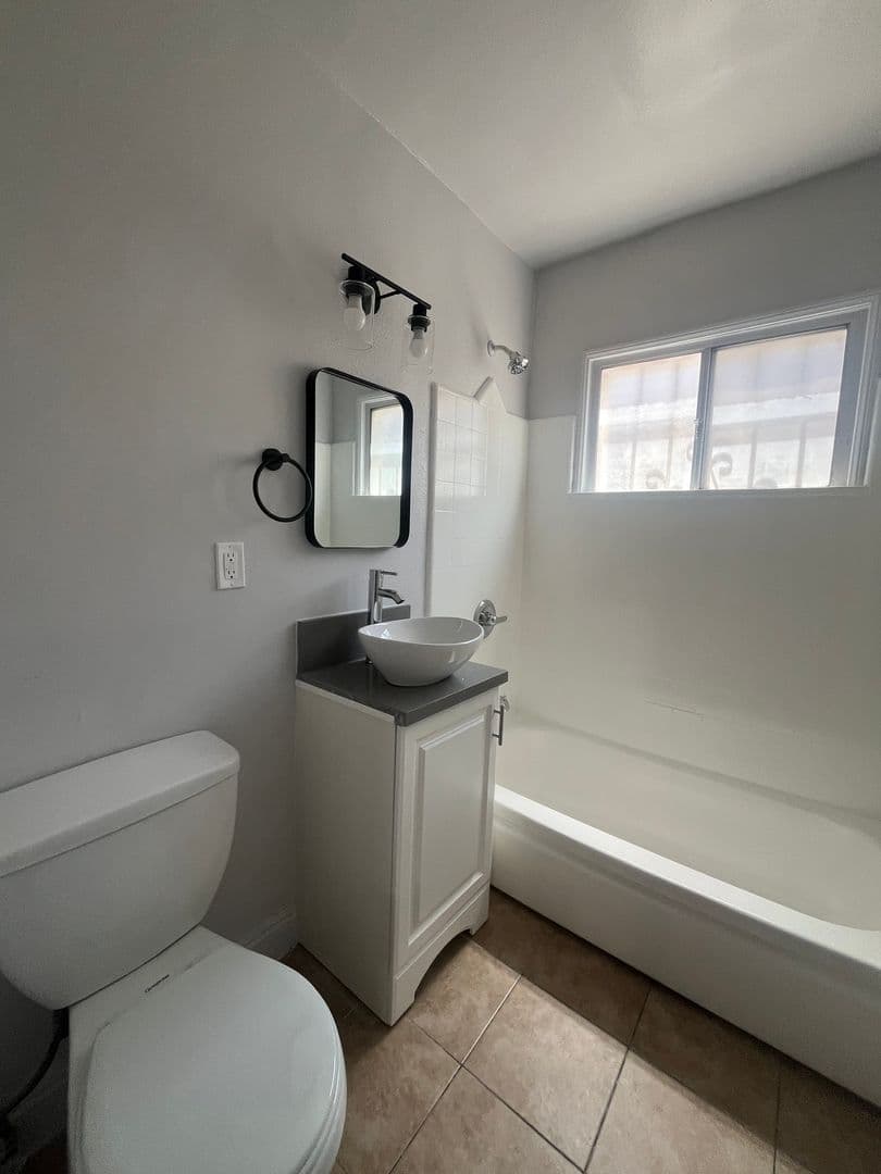 Los Angeles Apartment: 3965 S. Normandie Avenue