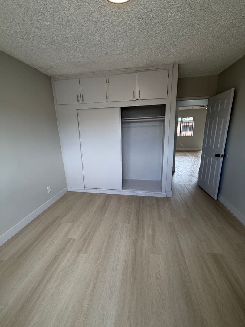 Los Angeles Apartment: 609 W. 94th Street