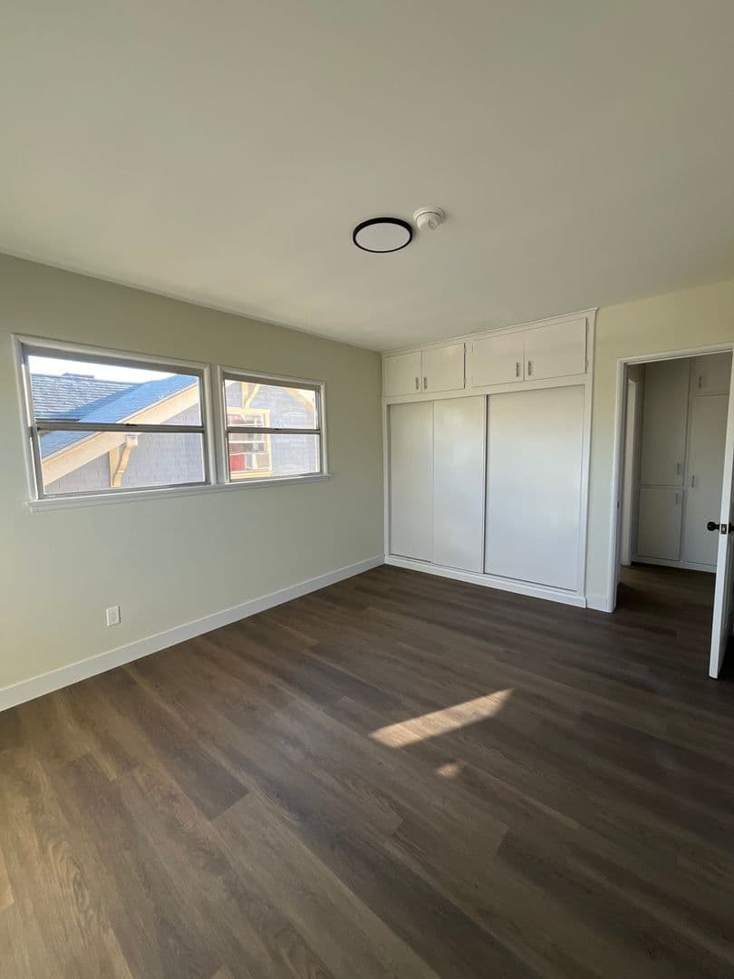 Los Angeles Apartment: 3965 S. Normandie Avenue