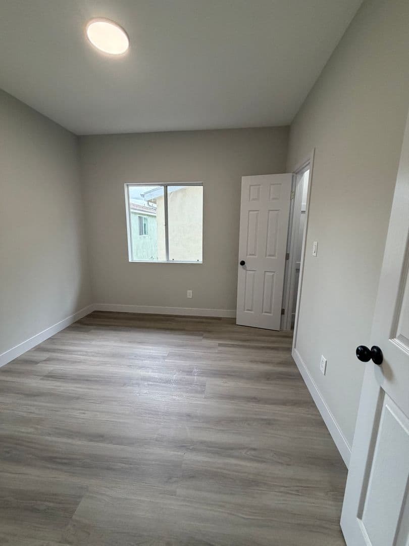 Los Angeles Apartment: 611 W. 46th Street