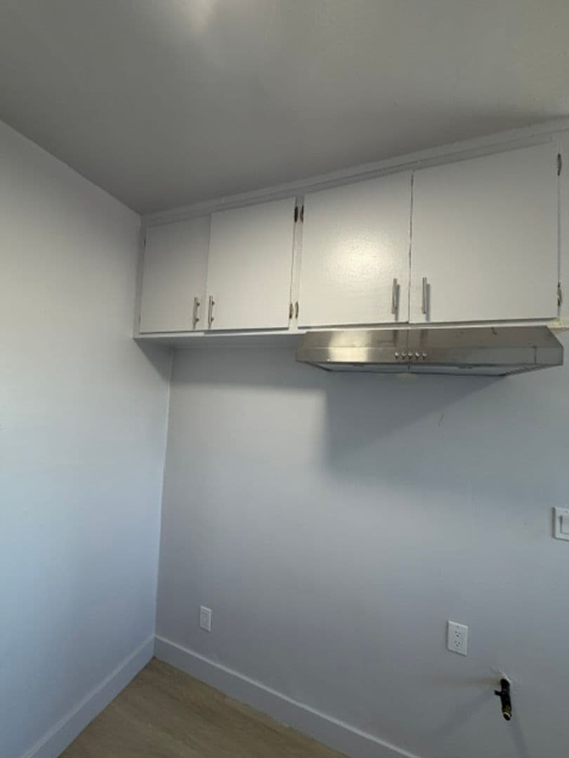 Los Angeles Apartment: 600 W. 93rd Street