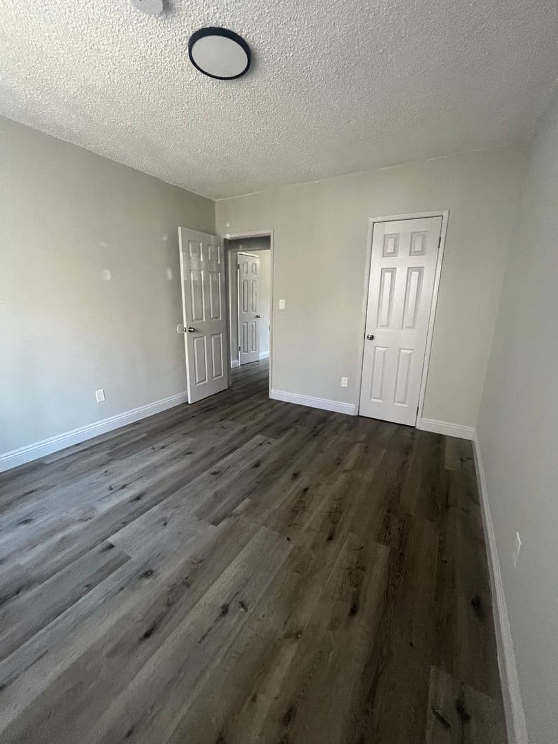 Los Angeles Apartment: 609 W. 94th Street