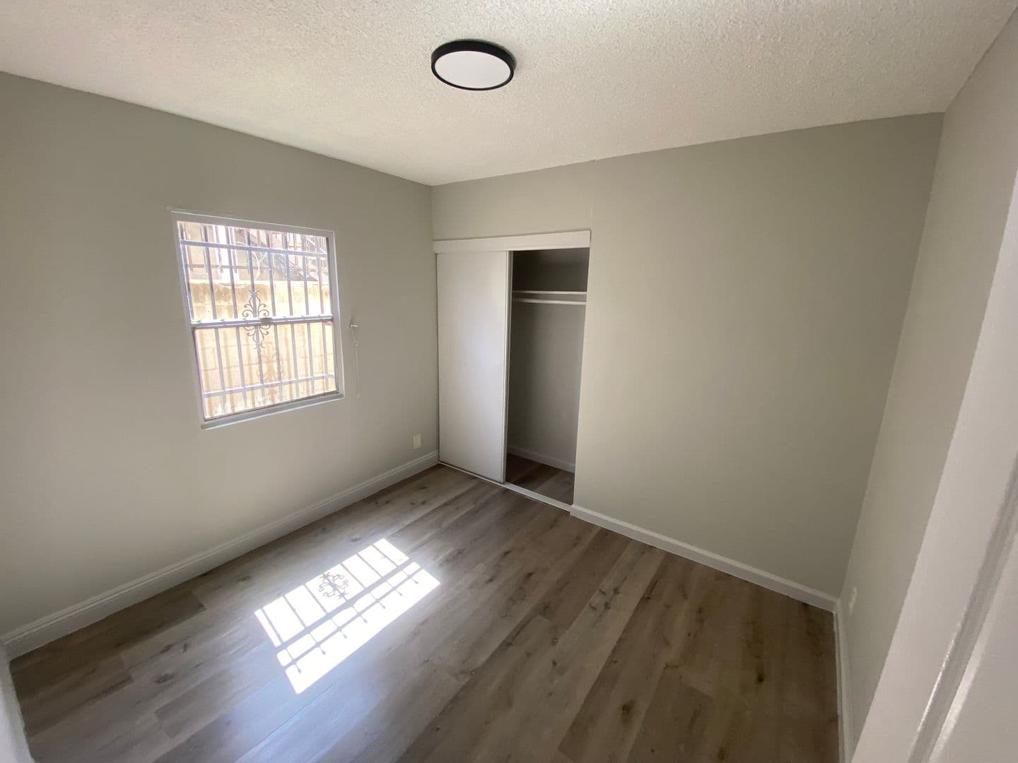 Los Angeles Apartment: 1338 W. 57th Street