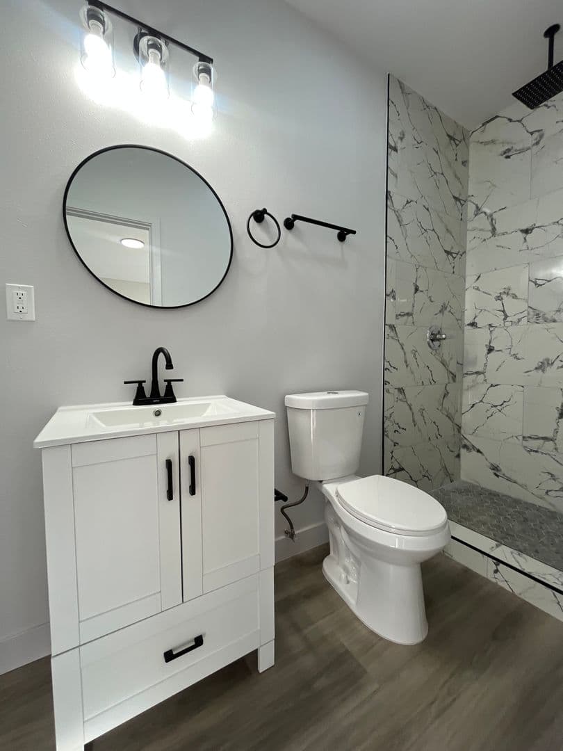 Los Angeles Apartment: 611 W. 46th Street