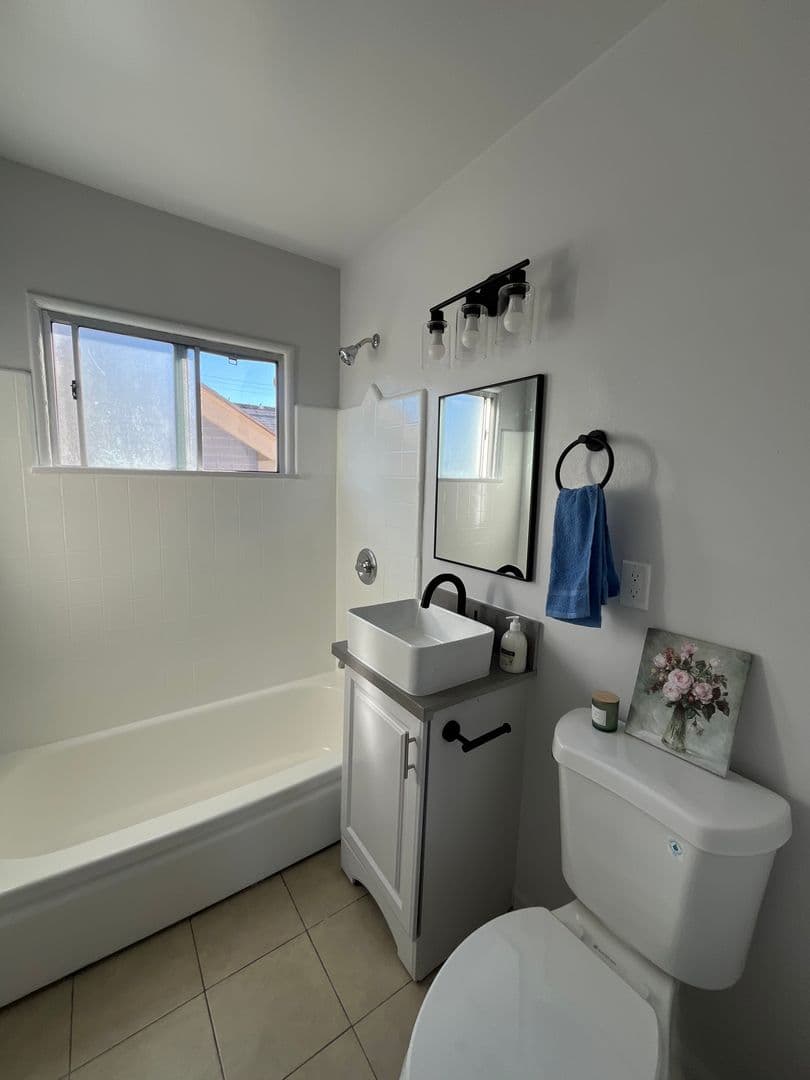 Los Angeles Apartment: 3965 S. Normandie Avenue