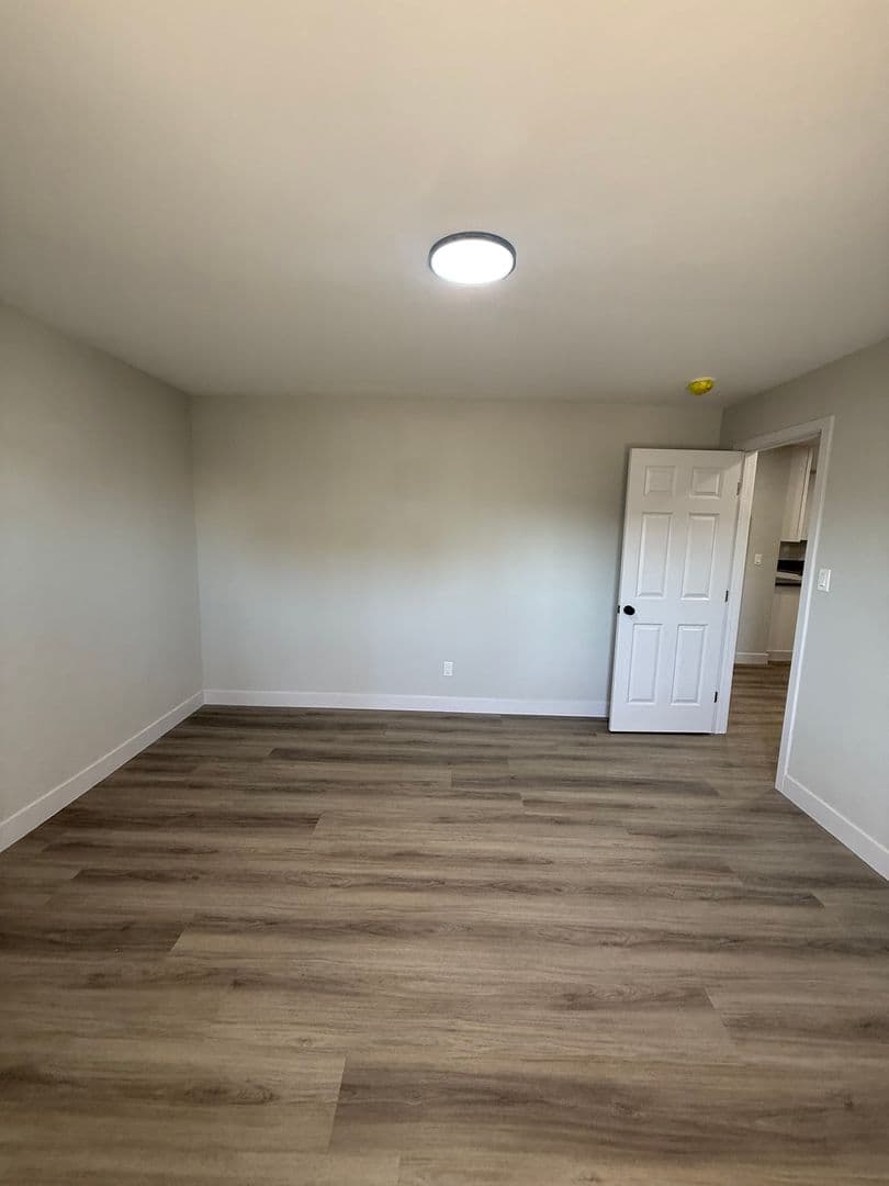 Los Angeles Apartment: 1443 W. 105th Street