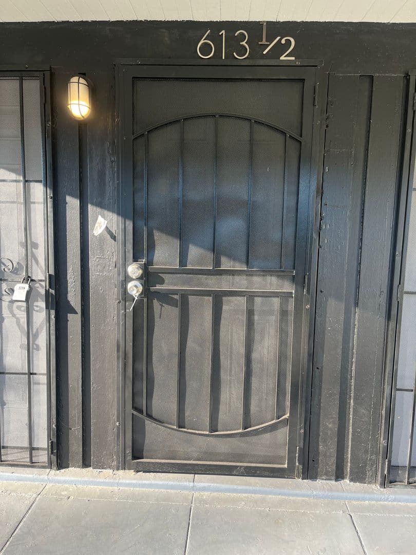 Los Angeles Apartment: 611 W. 46th Street