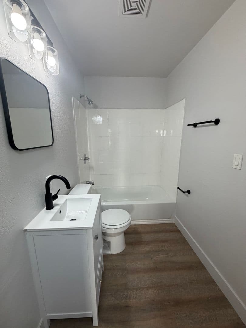 Los Angeles Apartment: 5955 S. Main Street
